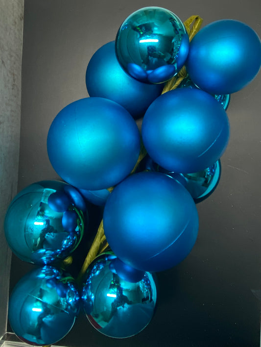 30" Turquoise Mat Shn Ball Orn Spry 2-3"