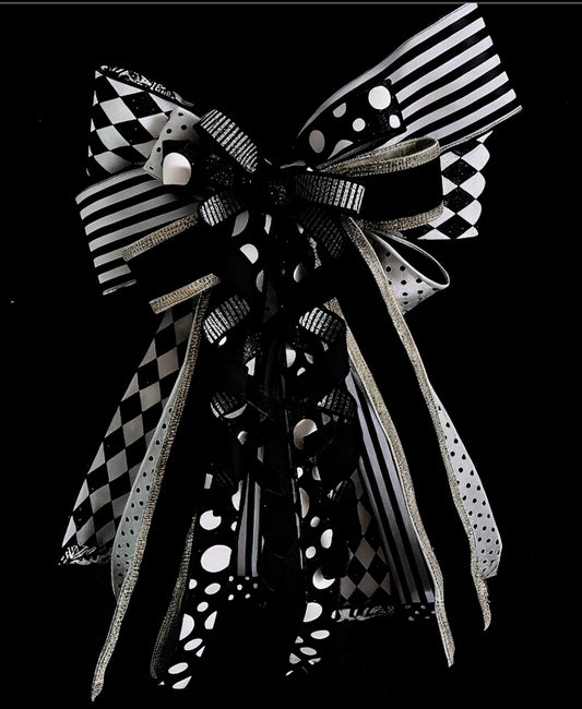 Elegant black and white bow